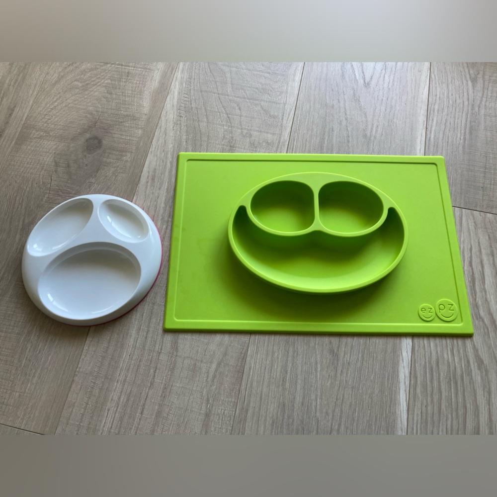 Lot of 2 baby plates